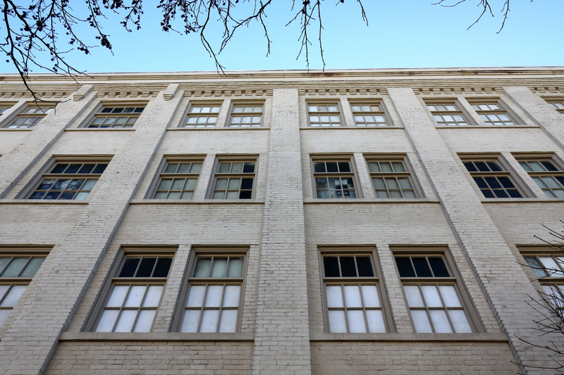 Illustration for article titled Pics from the Curbside: 2018-03-11 to Bessborough Armoury